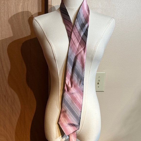 Perry Ellis Pink and Gray Striped Tie - Picture 1 of 2